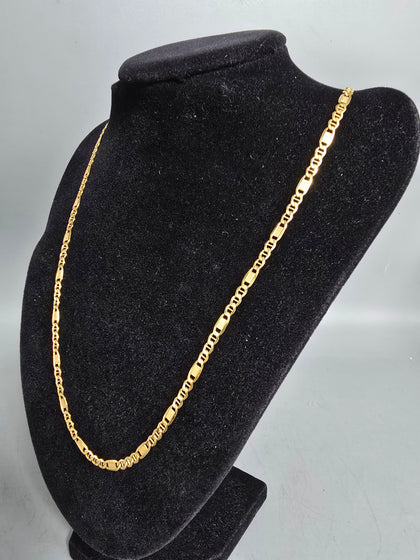 18CT Gold necklace 750 9.1G  22'' in Length