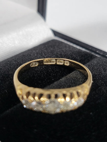 Beautiful 18CT  Yellow Gold Ring With Clear Stones - 2.74GR - Size L - Hallmarked