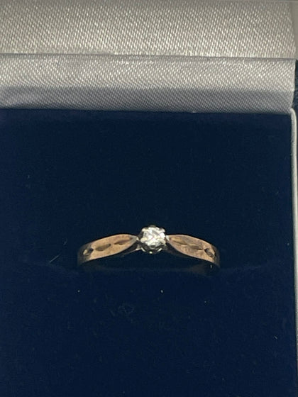 9ct Gold Ring With Clear Stone - L