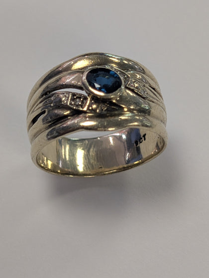 9ct Gold Diamond Puzzle Style Ring - Size O