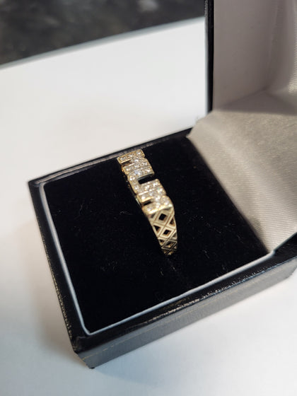 9ct Yellow Gold Mum Ring with Clear Stones - Size S - 2.1g