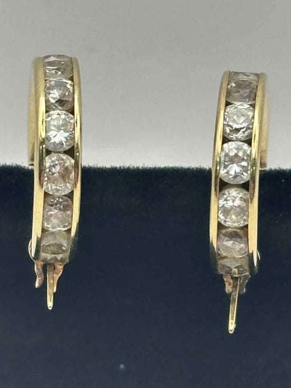 9K gold earring's 2.53g with white stone's ** one stone missing ref pic **