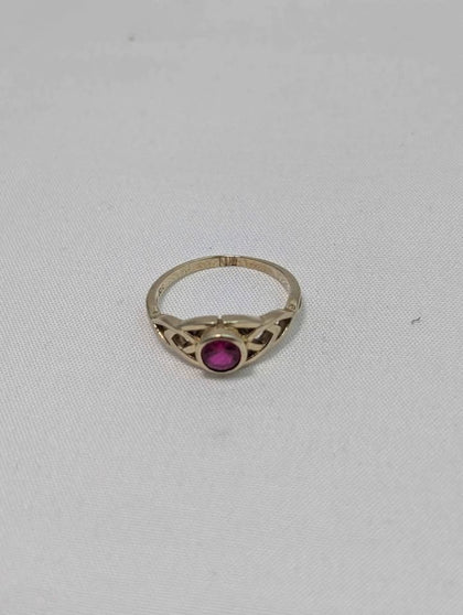 10ct Yellow Gold Ladies Ring With Red Stone (Not Ruby) - 2.25 Grams - Size L