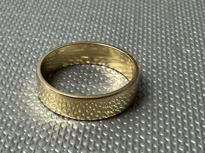 9ct Gold Band.