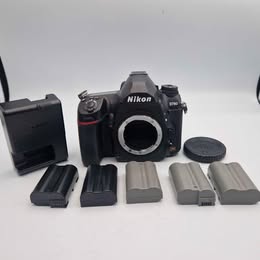 **DEAL** Nikon D780 24.5MP DSLR Camera Body Only – 5x Batteries & Charger - 37 Shuttercount