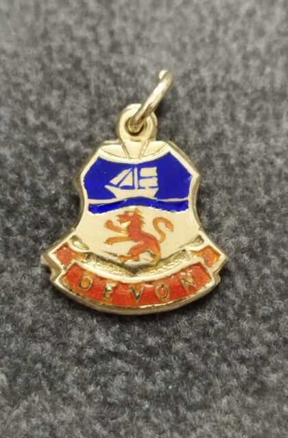 9ct Yellow Gold & Enamel 1962 Vintage Deakin & Francis 'DEVON' Crest Travel Charm