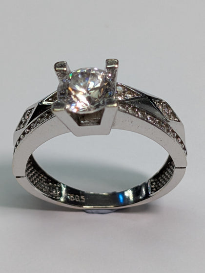 14CT WHITE GOLD CZ RING SIZE M