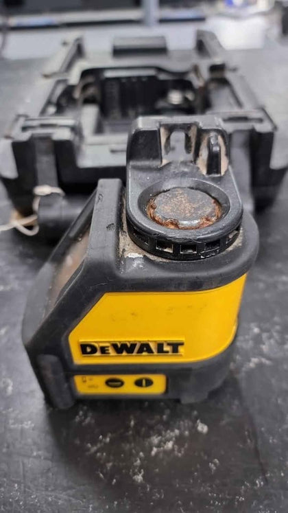 Dewalt DW087 Self Leveling Laser Cross Line with Case & Magnetic Clip Mount