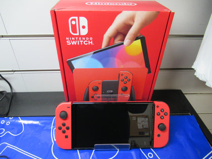 Nintendo Switch OLED - Mario Red Edition.