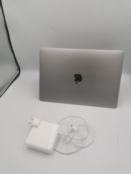 MacBook Pro 13,2 i5-6267U 8GB RAM 256GB SSD Touchbar Scratches on base and mark on keyboard Frame