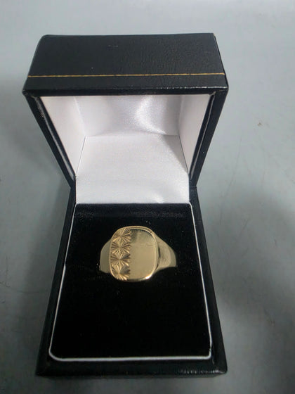 9CT Gold Ring 3.9G With Square On Top Size Z