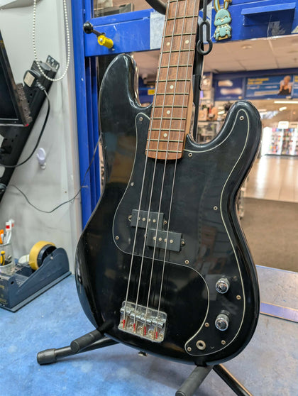 BLACK BASS GUITAR