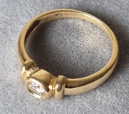 18ct gold diamond ring 0.20ct.