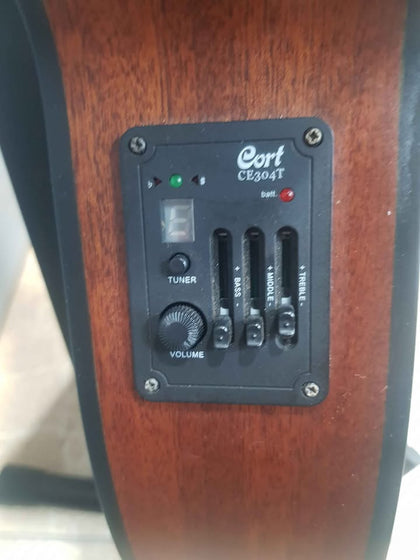 **SALE** Classical guitar electric ( built in tuner ) CEC3 NS brown