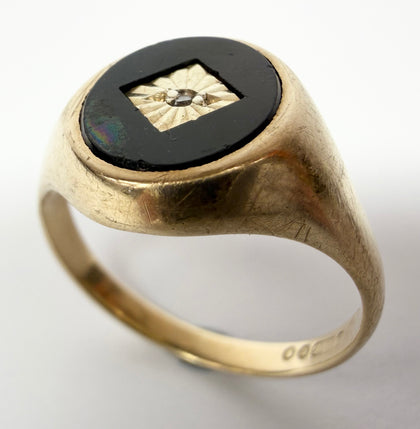 9ct gold signet ring with onxy & diamond size T