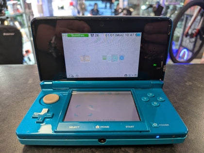 Nintendo 3DS Turquoise with official Charger
