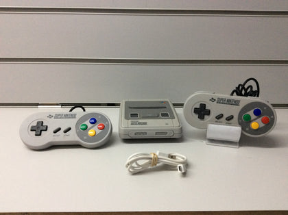 Mini Super Nintendo Entertainment System (SNES) + 2 Pads