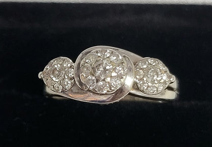 9CT - White Gold Cluster Ring - 2.71g - Size L. Hallmarked