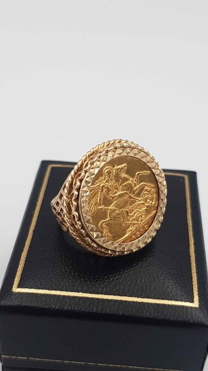 George V 22ct Full SOVEREIGN 1912 (7.9g) mounted in a yellow gold 9ct (6g) Ring size S with presentation box