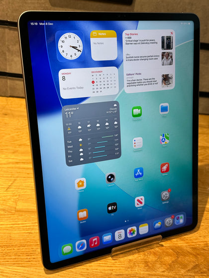 Apple iPad Pro 6th Gen 128GB Wi-Fi 12.9in - BH 86%