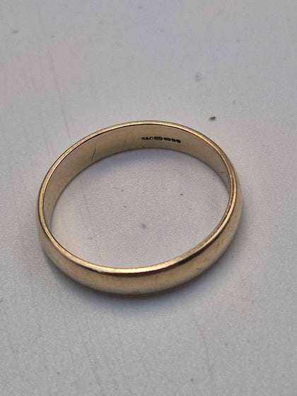 9ct Yellow Gold Plain Wedding Band Ring - 3.14 Grams - Size U9ct Yellow Gold Plain Wedding Band Ring - 3.14 Grams - Size U