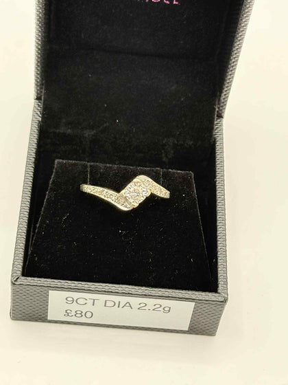 9ct Yellow Gold Diamond ring