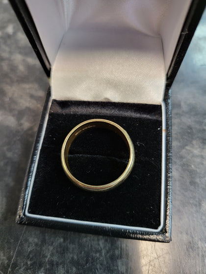 9ct Yellow Gold Band - Size R - 5.15g