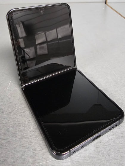 **Sale** Samsung Galaxy Z Flip5 256GB Graphite, Unlocked