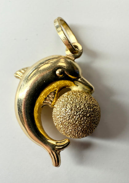 18CT GOLD DOLPHIN PENDANT 2.5CM