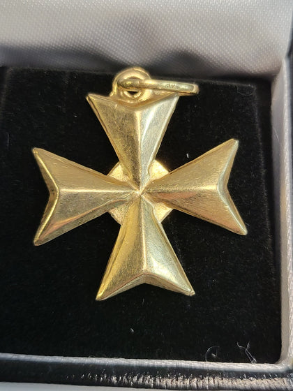 9ct Yellow Gold Maltese Cross - 2.4G - Hallmarked
