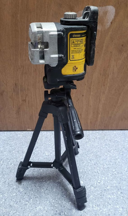 Dewalt (DW089) 3 Beam Laser Level And Tripod