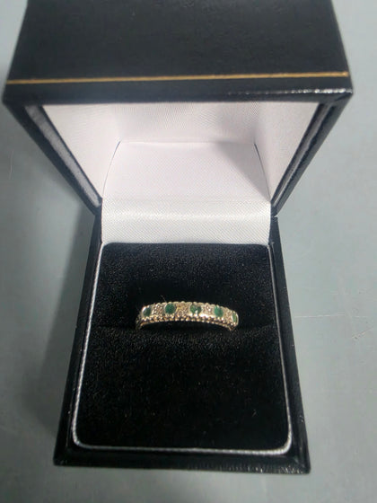 9CT White Gold Ring With Green Stones 1.6G HM Size S