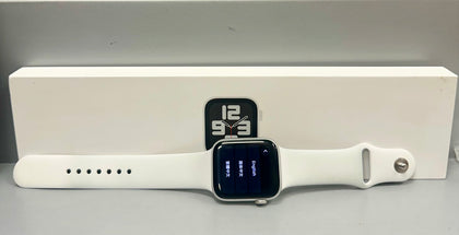 Apple Watch SE 2nd Gen 44mm GPS Silver Aluminium Case with White Sport Band **Boxed**