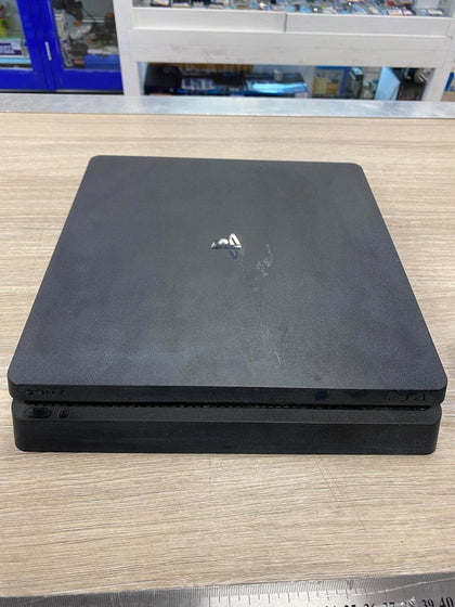 PS4 500GB Console + 2 PADS