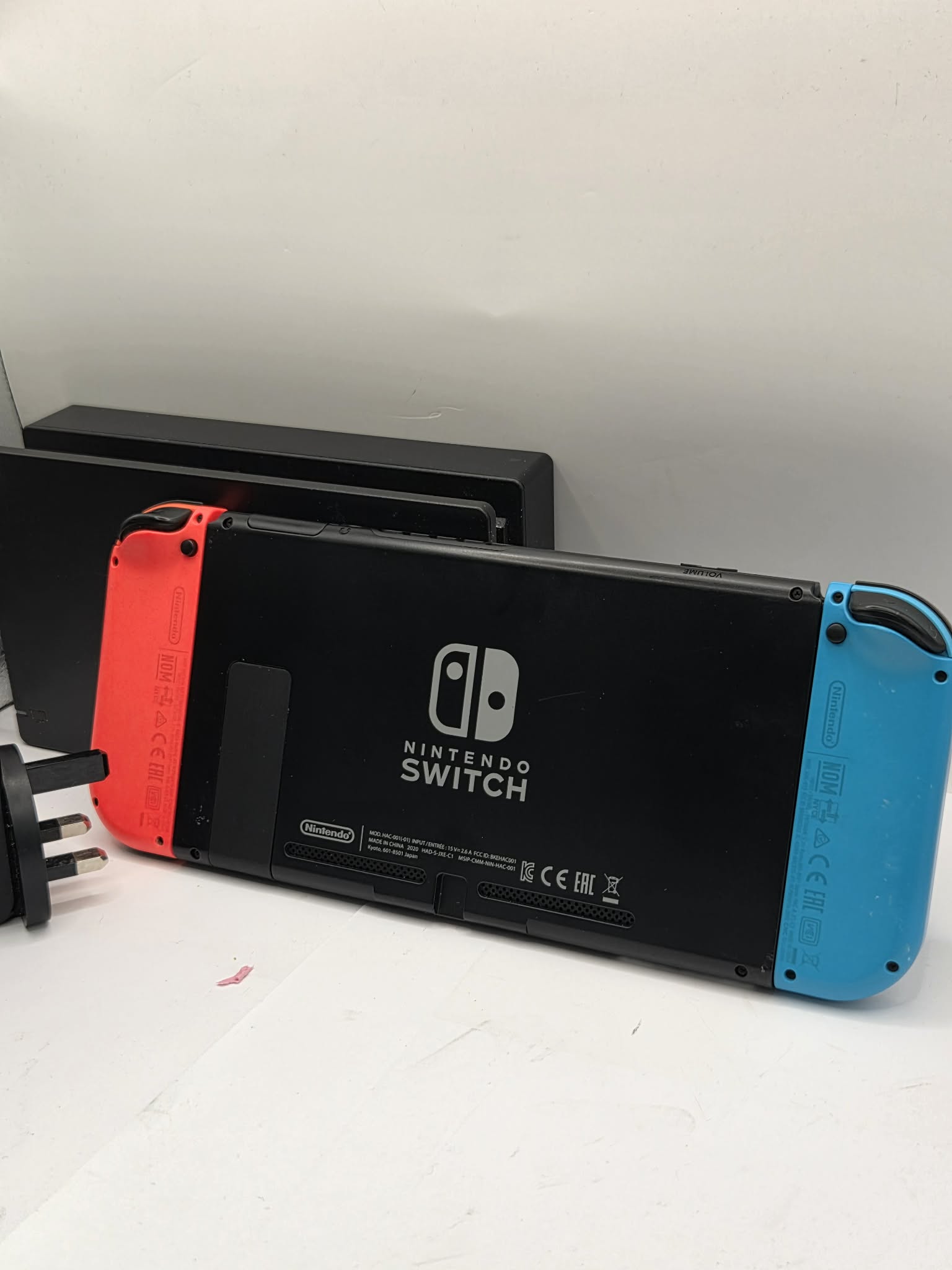 Nintendo Switch Console, 32GB HAC-001-01 Neon red/ Blue joycon