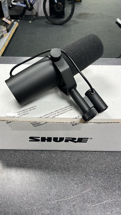 SHURE SM7B MICROPHONE.