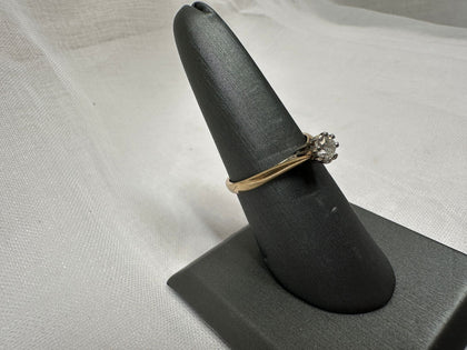 9ct Yellow Gold Diamond Ring - Size Q
