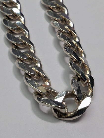 HEAVY SILVER CURB CHAIN  PRESTON STORE
