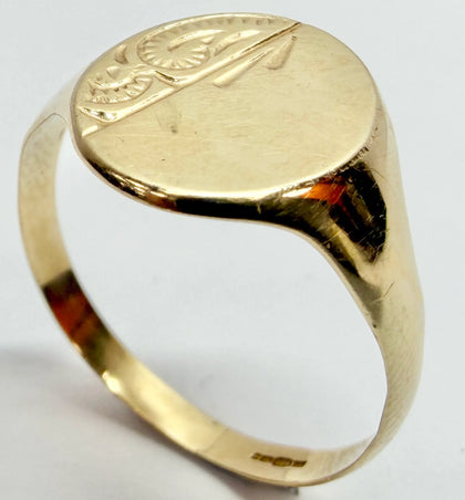 9ct yellow gold signet with pattern size R
