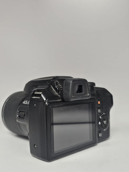 Fuji Finepix S8200