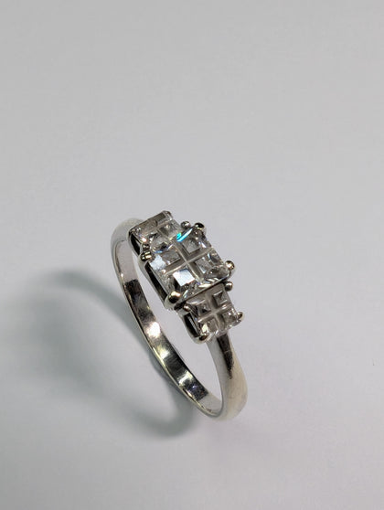 9ct White Gold Ring with CZ Stones - Size O