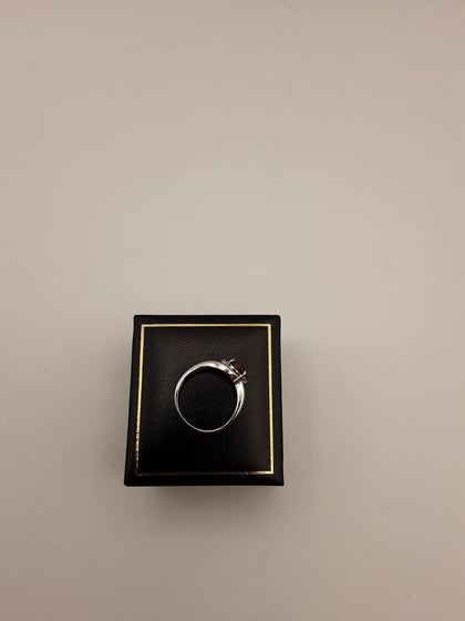 9ct gold ring with stones
