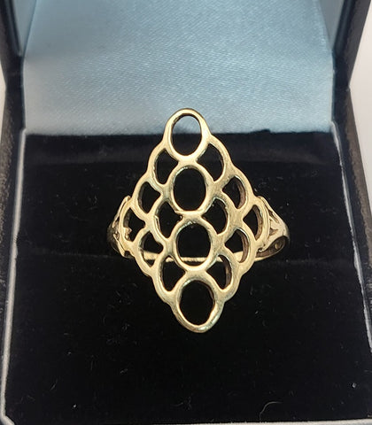 9CT - Yellow Gold Geometric Lattice Shield Ring - 1.87g - P