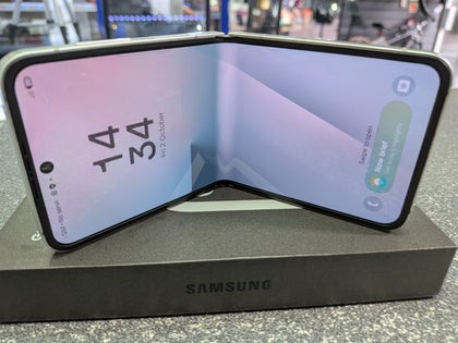 Samsung Z Flip 7 FE Mobile Boxed