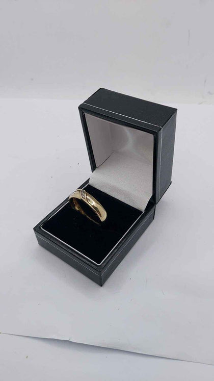 9ct Yellow Gold Gents Band Ring With Stones - 2.94 Grams - Size Y.