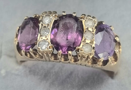 9ct Gold Ring Purple /Clear stones