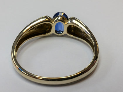 9CT GOLD RING WITH DARK BLUE STONE SIZE T 2.65G PRESTON STORE