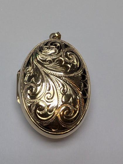 LARGE 9CT DEEP LOCKET WITH PATTERN PRESTON STORE