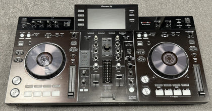 ** Collection Only ** Pioneer XDJ-RX All-in-one Rekordbox DJ system & Flight case ** Boxed **