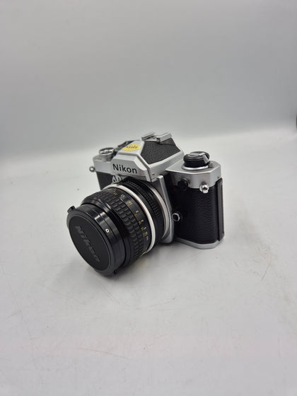 Nikon fm 2605256 with lense and carry case